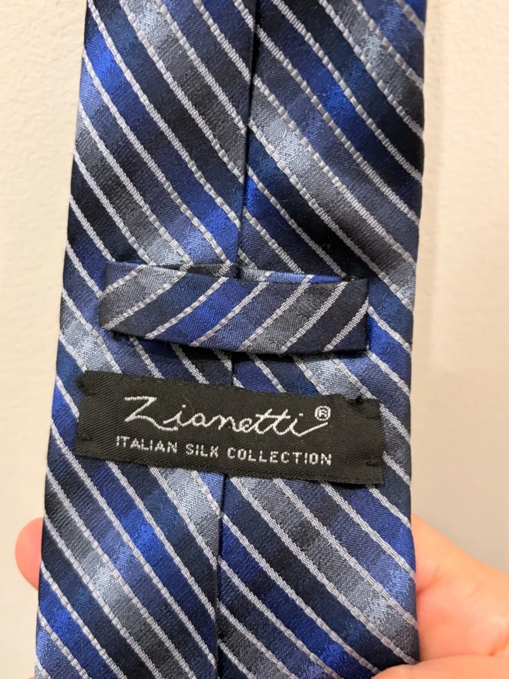 Men's Blue and Gray Striped Diagonal Tie -‎ Classic Business Look